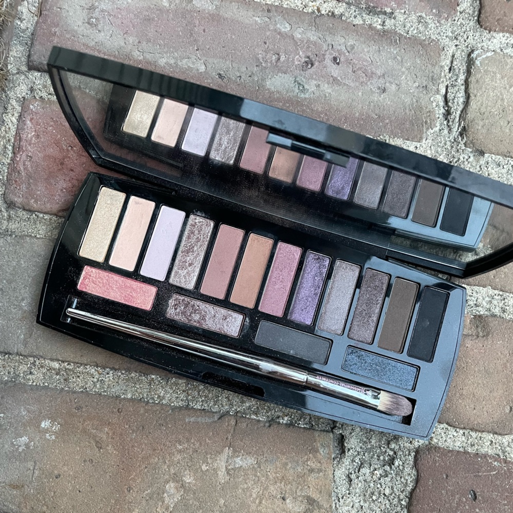 Audacity in Paris Eyeshadow Palette